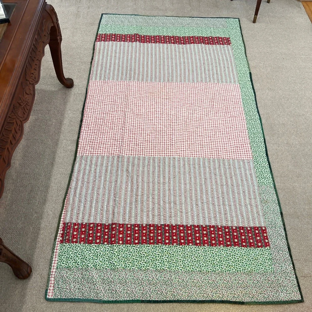 Handmade Quilted Throw Blanket Winter Cabin Scene‎ Green Red Christmas Theme